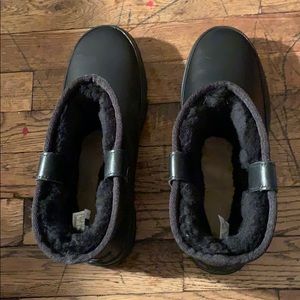Ugg boots size 9 leather material